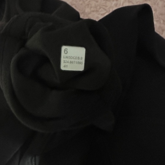 Black lululemon women Leggings with packets - Picture 6 of 8
